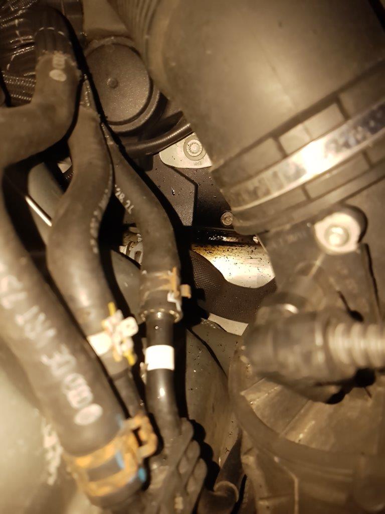 Vyriesene - 3.0TDI CDUC 2012 motor smrad v kabine spaleneho oleja, Audi A6,  Technika & Úpravy 1/1, Audi Fórum, Audi Klub