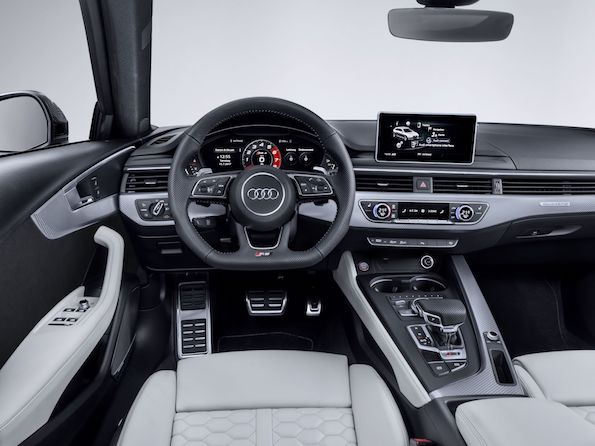 Audi RS4 2019 interiour